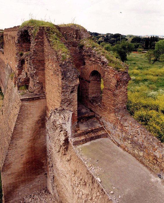 600-Year-Old Chinese Tower Partially Collapses: Tourists Scramble To Safety 600-Year-Old Chinese Tower Partially Collapses: Tourists Scramble To Safety