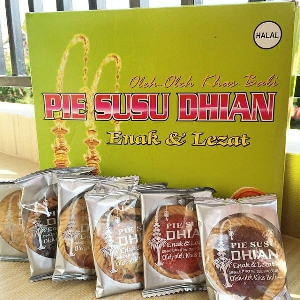 8 Oleh-Oleh Kuliner Unik Khas Bali: Lebih Dari Pie Susu! 8 Oleh-Oleh Kuliner Unik Khas Bali: Lebih Dari Pie Susu!