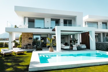 A Comparative Look At Celebrity Homes Showcased On MTV Cribs A Comparative Look At Celebrity Homes Showcased On MTV Cribs
