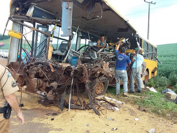 Acidente De Ônibus Universitário Deixa Mortos E Feridos Acidente De Ônibus Universitário Deixa Mortos E Feridos