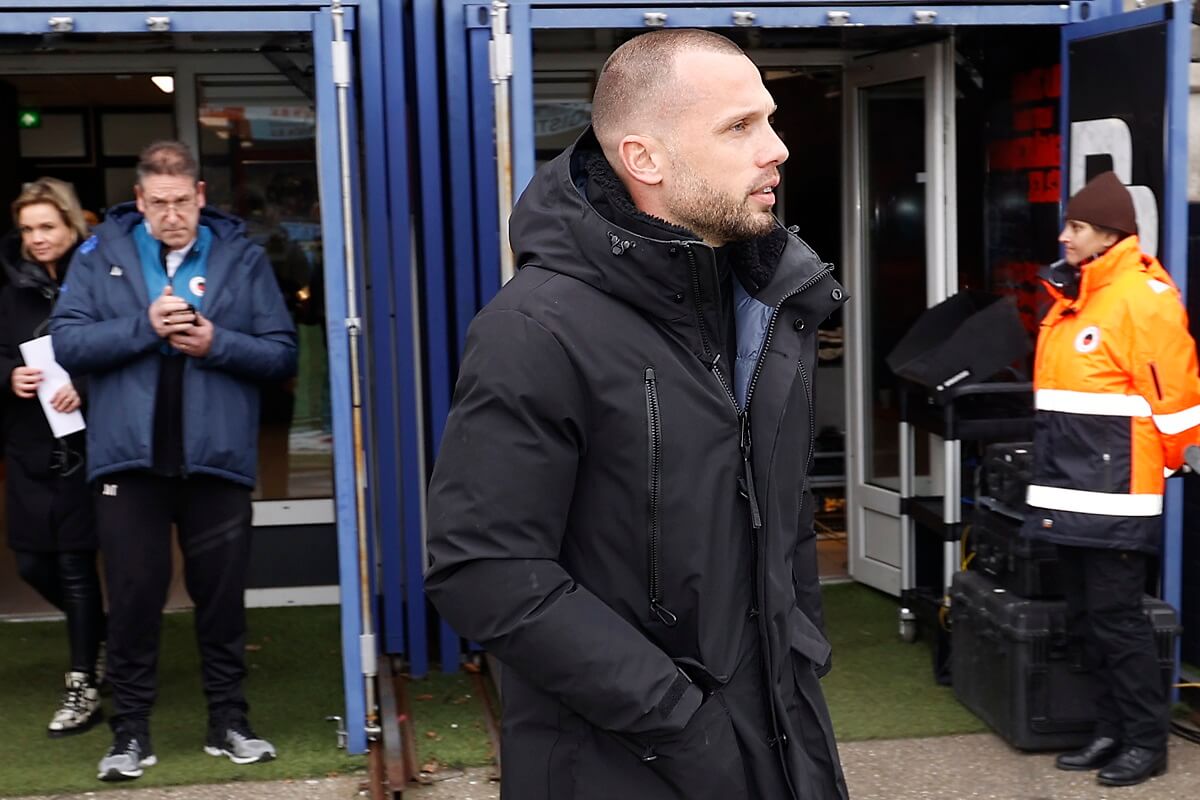 Ajax Bevestigt Gesprekken Met Heitinga Ajax Bevestigt Gesprekken Met Heitinga