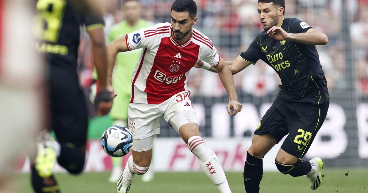 Ajax Extends Lead, Feyenoord And PSV Vie For Second Ajax Extends Lead, Feyenoord And PSV Vie For Second