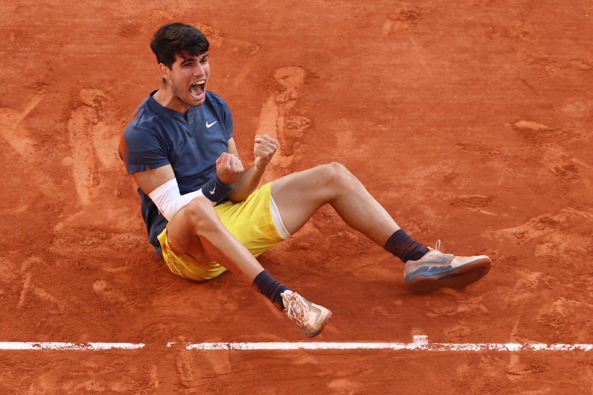 Alcaraz And Swiatek Dominate Roland Garros Opening Matches Alcaraz And Swiatek Dominate Roland Garros Opening Matches