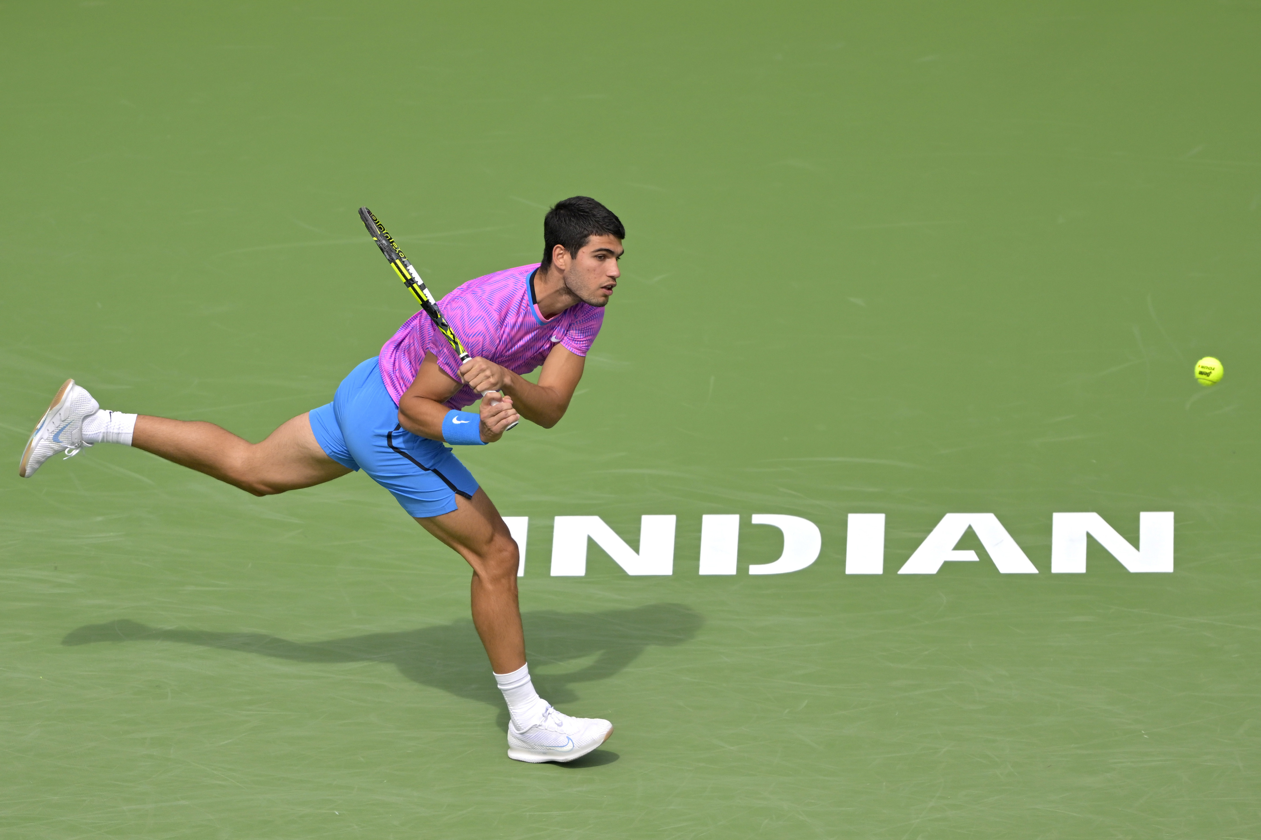 Alcaraz Triumphs In Roland Garros Debut, Swiatek Starts Strong Alcaraz Triumphs In Roland Garros Debut, Swiatek Starts Strong
