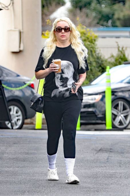 Amanda Bynes Steps Out: OnlyFans Debut And What's Next Amanda Bynes Steps Out: OnlyFans Debut And What's Next