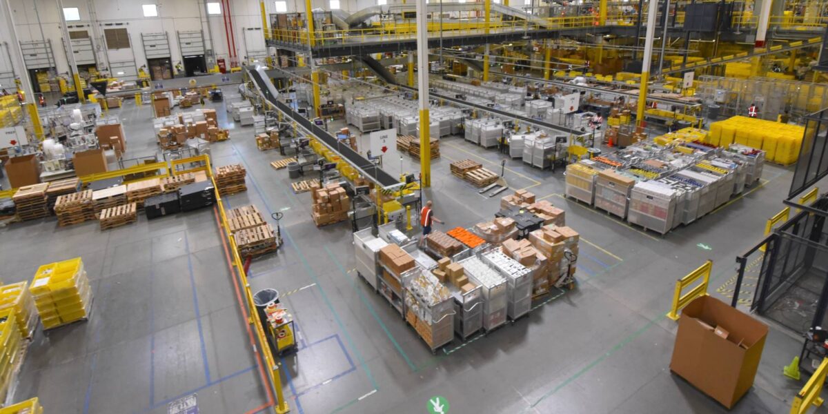Amazon, Quebec Warehouse Closures: Union Challenges Before Labour Tribunal Amazon, Quebec Warehouse Closures: Union Challenges Before Labour Tribunal
