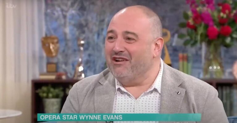 Amy Walsh Defends Wynne Evans Following Strictly Comment Amy Walsh Defends Wynne Evans Following Strictly Comment