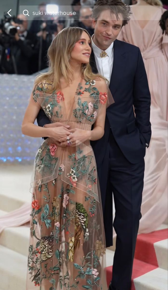 Analyzing Suki Waterhouse's Iconic Met Gala Appearance Analyzing Suki Waterhouse's Iconic Met Gala Appearance