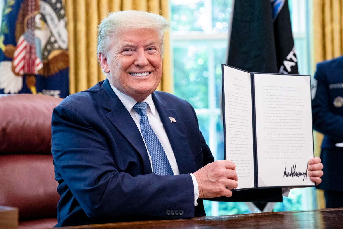 Analyzing Trump's Hints On Privatizing Federal Student Loans Analyzing Trump's Hints On Privatizing Federal Student Loans