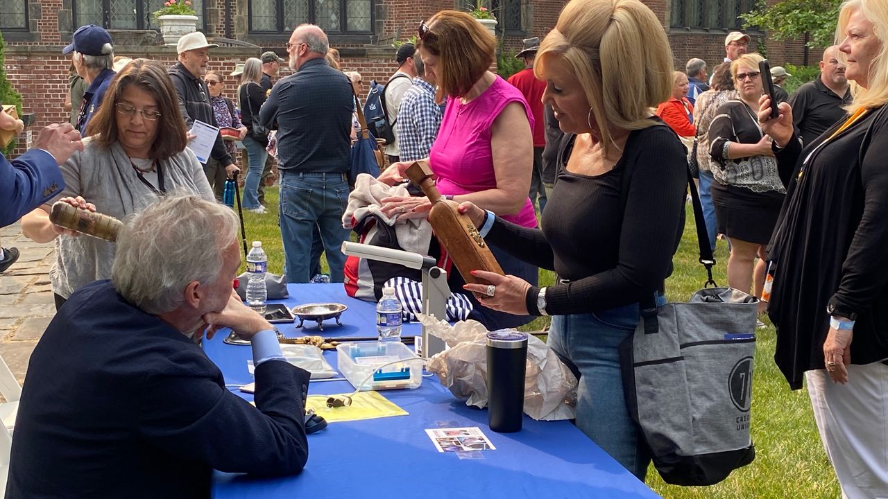 Antiques Roadshow: American Couple's Arrest Following UK Episode Antiques Roadshow: American Couple's Arrest Following UK Episode