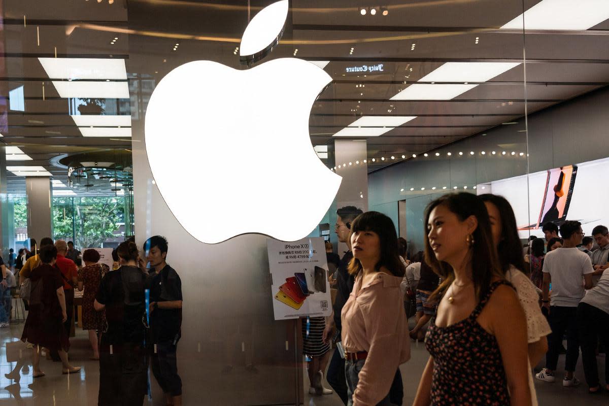 Apple Stock Suffers Setback Amidst $900 Million Tariff Projection