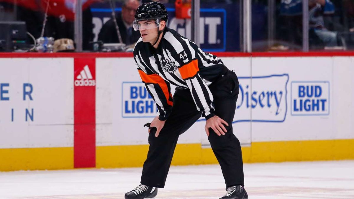 Apple Watches On Ice: How NHL Referees Use Technology Apple Watches On Ice: How NHL Referees Use Technology