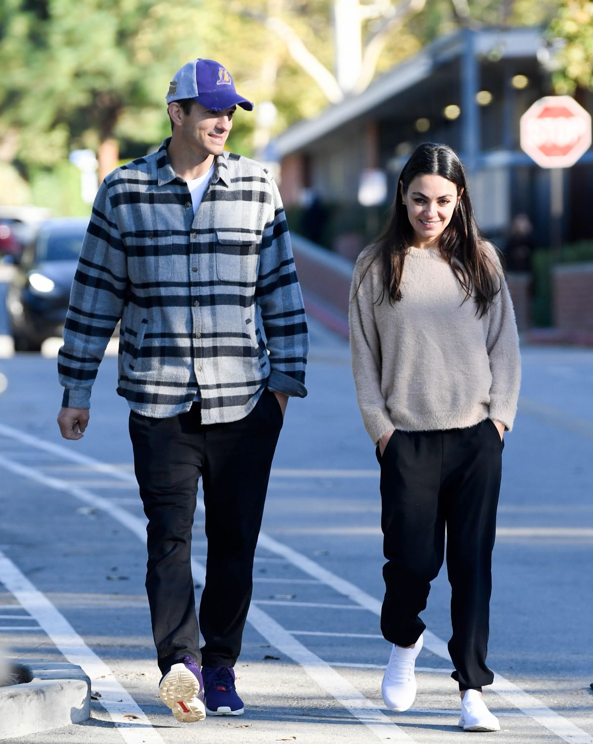 Ashton Kutcher And Mila Kunis: Beverly Hills Outing Following Venice Filming Ashton Kutcher And Mila Kunis: Beverly Hills Outing Following Venice Filming