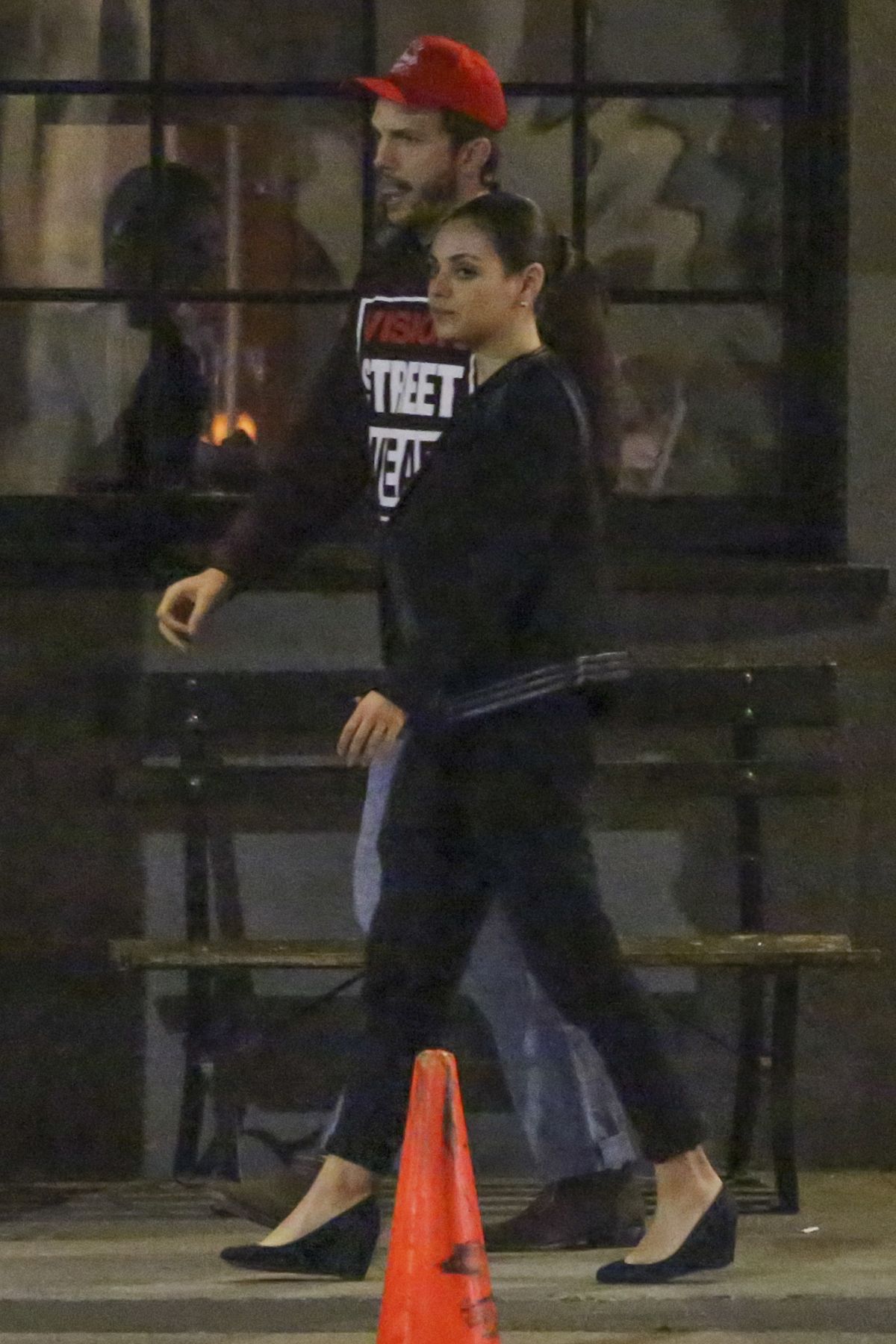 Ashton Kutcher And Mila Kunis: Post-Venice Film Photos Show Couple In Beverly Hills Ashton Kutcher And Mila Kunis: Post-Venice Film Photos Show Couple In Beverly Hills