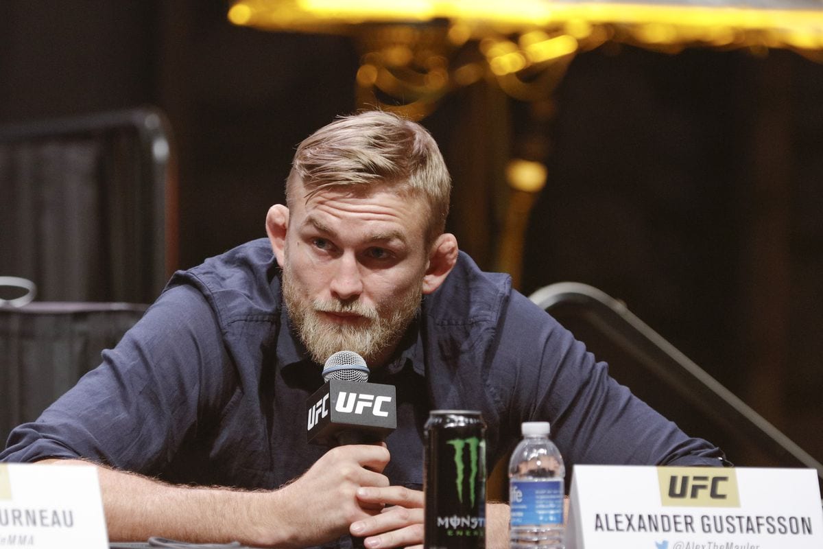 Aspinall's Potential: Gustafsson's Insight On Jones's Awareness