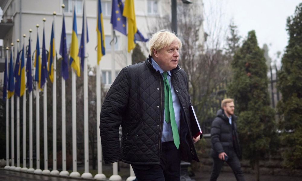 Avestruz Ataca A Boris Johnson En Texas: Detalles Del Incidente Avestruz Ataca A Boris Johnson En Texas: Detalles Del Incidente
