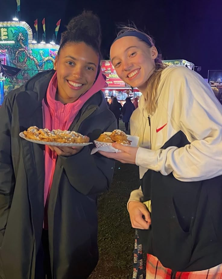 Azzi Fudd & Paige Bueckers: Contrasting Styles At UConn And The WNBA Draft Azzi Fudd & Paige Bueckers: Contrasting Styles At UConn And The WNBA Draft