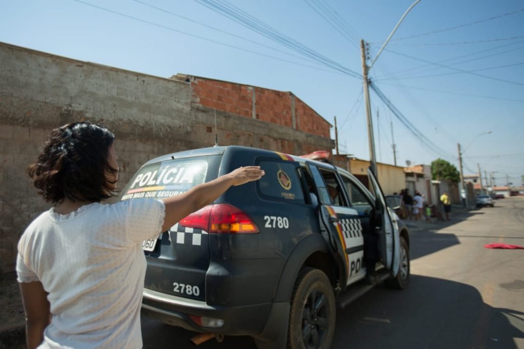 Bandidos Ferem Policiais Em Emboscada: Dois Agentes Baleados Bandidos Ferem Policiais Em Emboscada: Dois Agentes Baleados