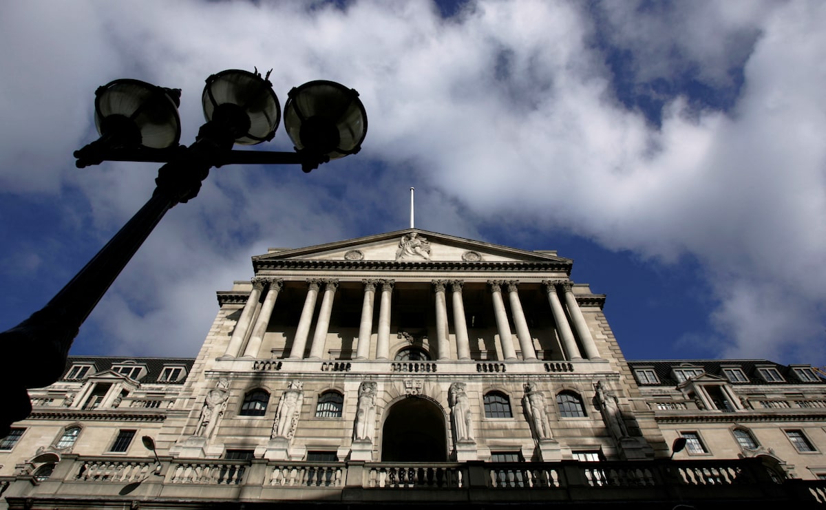 BOE Rate Cut Bets Fall Following UK Inflation Figures; Pound Strengthens BOE Rate Cut Bets Fall Following UK Inflation Figures; Pound Strengthens