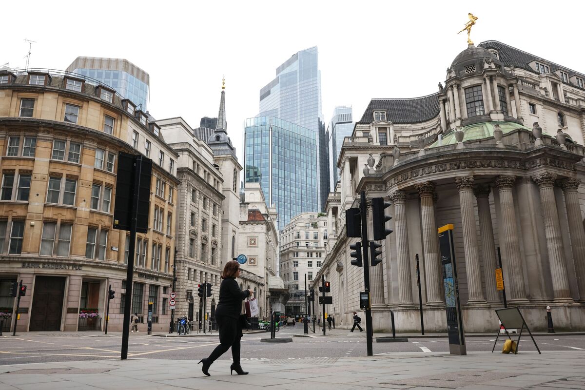 BOE Rate Cut Probabilities Fall Following UK Inflation Figures, Pound Gains BOE Rate Cut Probabilities Fall Following UK Inflation Figures, Pound Gains