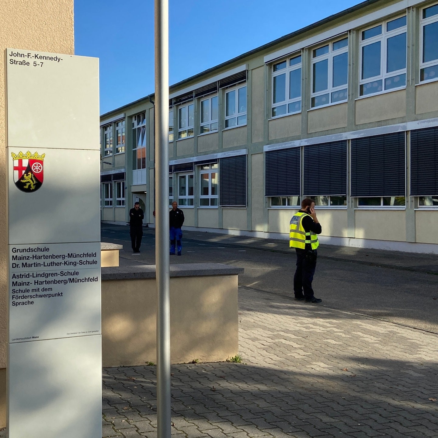 Bombendrohung An Grundschule: Die Lage In Braunschweig (Niedersachsen) Bombendrohung An Grundschule: Die Lage In Braunschweig (Niedersachsen)