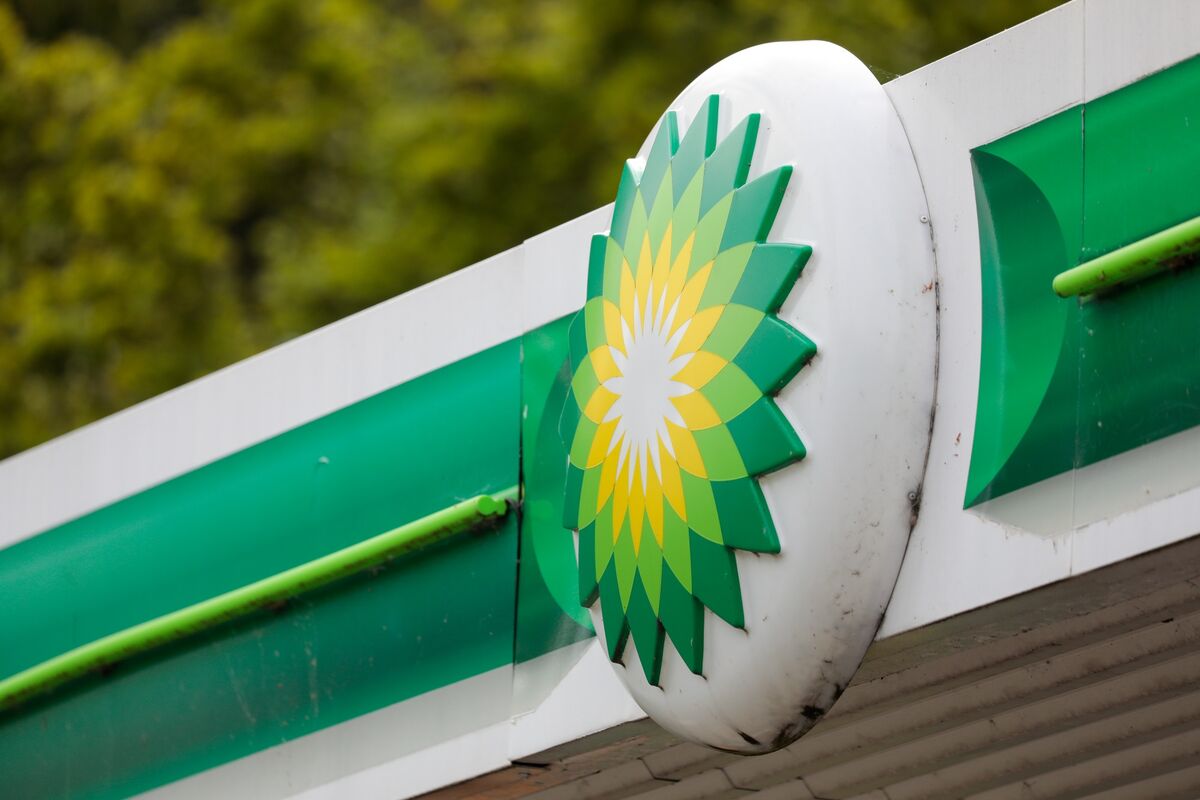 BP's Chief Executive Sees 31% Pay Reduction BP's Chief Executive Sees 31% Pay Reduction