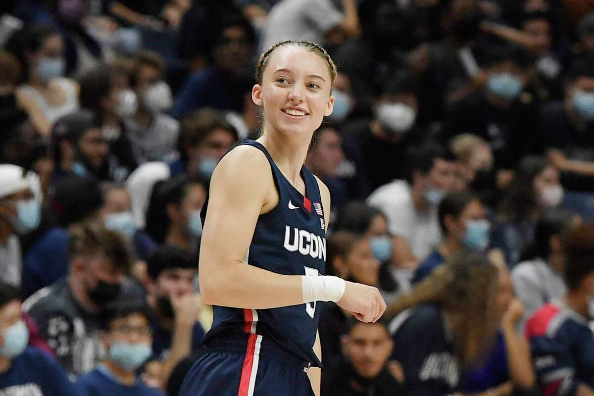 Bueckers Shows Team Spirit: UConn Fans React To Breakfast Gesture Bueckers Shows Team Spirit: UConn Fans React To Breakfast Gesture