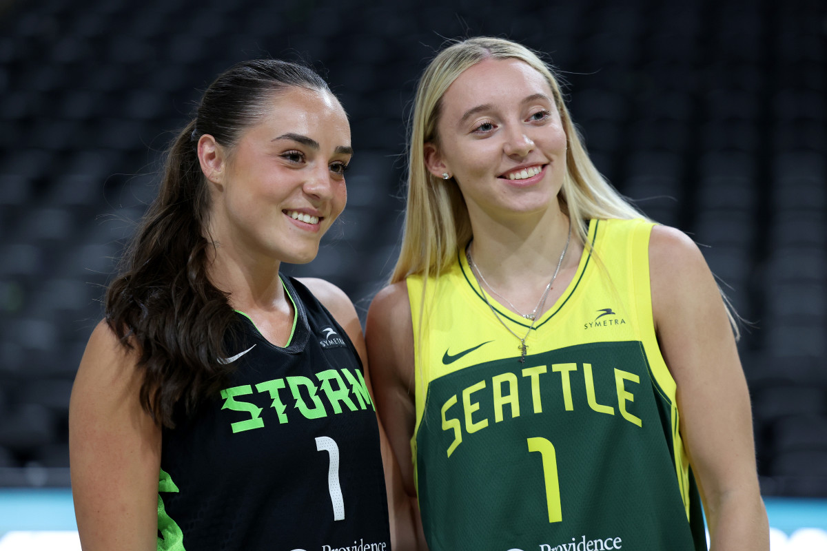 Bueckers' Wings Game Plea: A Mavericks Star's Response Awaited Bueckers' Wings Game Plea: A Mavericks Star's Response Awaited