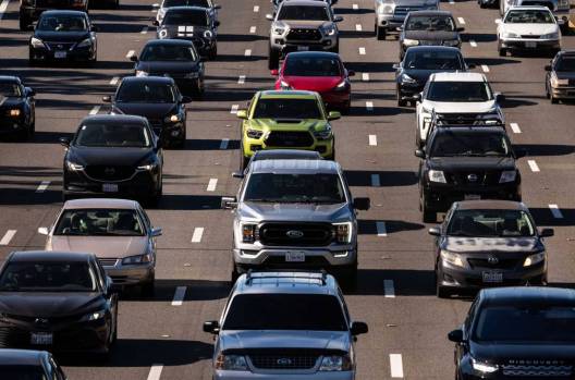 California's EV Mandate: Automakers' Strong Opposition California's EV Mandate: Automakers' Strong Opposition