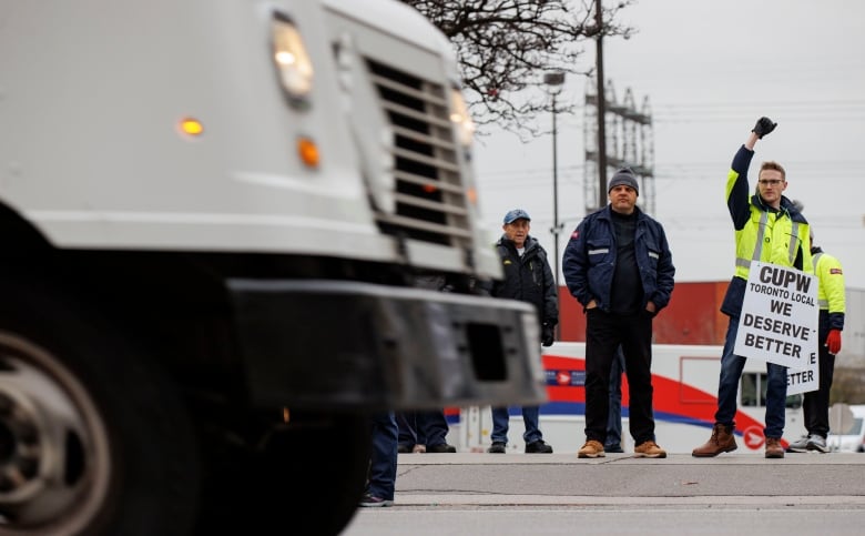 Canada Post Strike Threat: Impact On Customer Base Canada Post Strike Threat: Impact On Customer Base