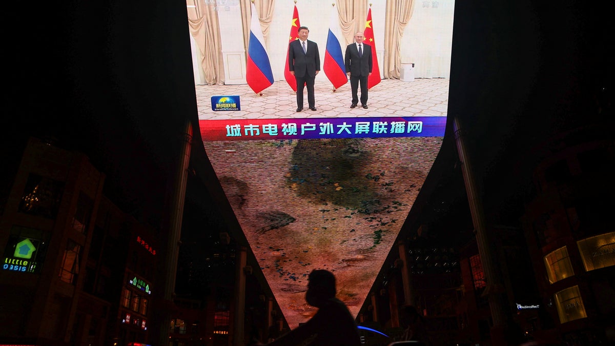 China's Xi Deploys Top Advisors For Crucial US Deal China's Xi Deploys Top Advisors For Crucial US Deal