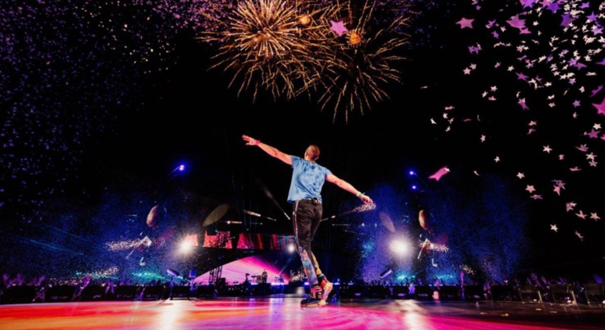 Coldplay Concert Review: Music, Lights, And Powerful Messages Of Love Captivate Top Audience Coldplay Concert Review: Music, Lights, And Powerful Messages Of Love Captivate Top Audience