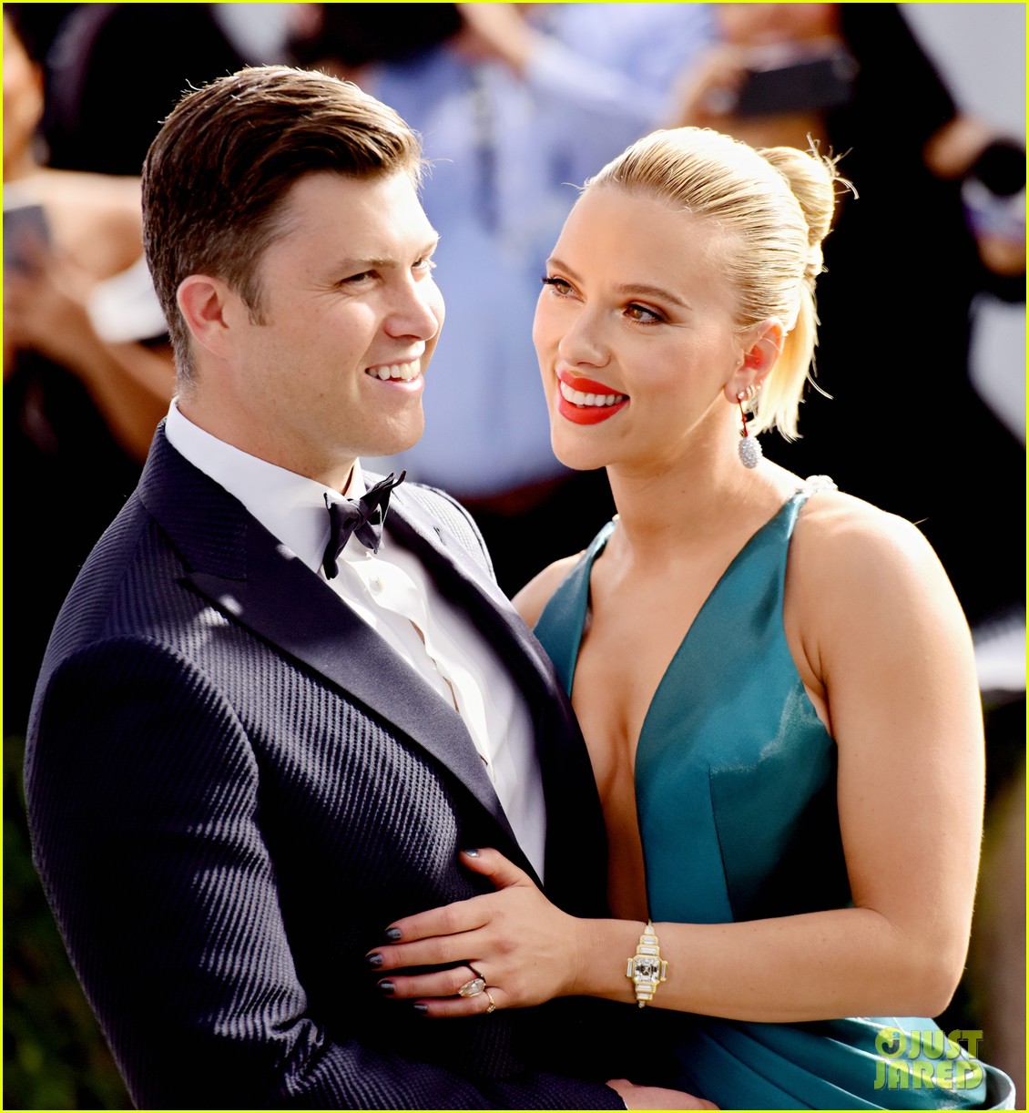 Colin Jost And Scarlett Johansson's Income Discrepancy: Public Reaction And Analysis Colin Jost And Scarlett Johansson's Income Discrepancy: Public Reaction And Analysis