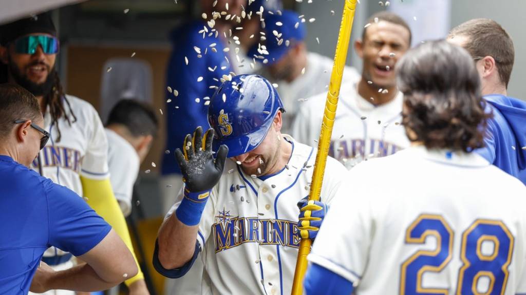 Criticism Mounts Against Yankees Broadcaster For Mariners Comment Criticism Mounts Against Yankees Broadcaster For Mariners Comment