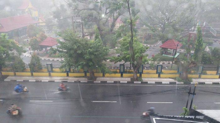 Cuaca Jawa Tengah Besok (23/4): Hujan Dan Angin Kencang? Cuaca Jawa Tengah Besok (23/4): Hujan Dan Angin Kencang?