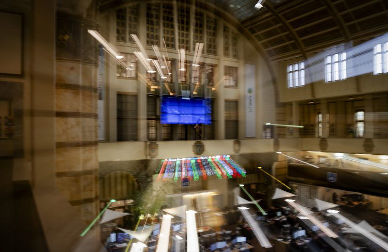 De AEX Presteert Goed Ondanks Onrust Op Wall Street: Een Verklaring Voor Het Verschil De AEX Presteert Goed Ondanks Onrust Op Wall Street: Een Verklaring Voor Het Verschil