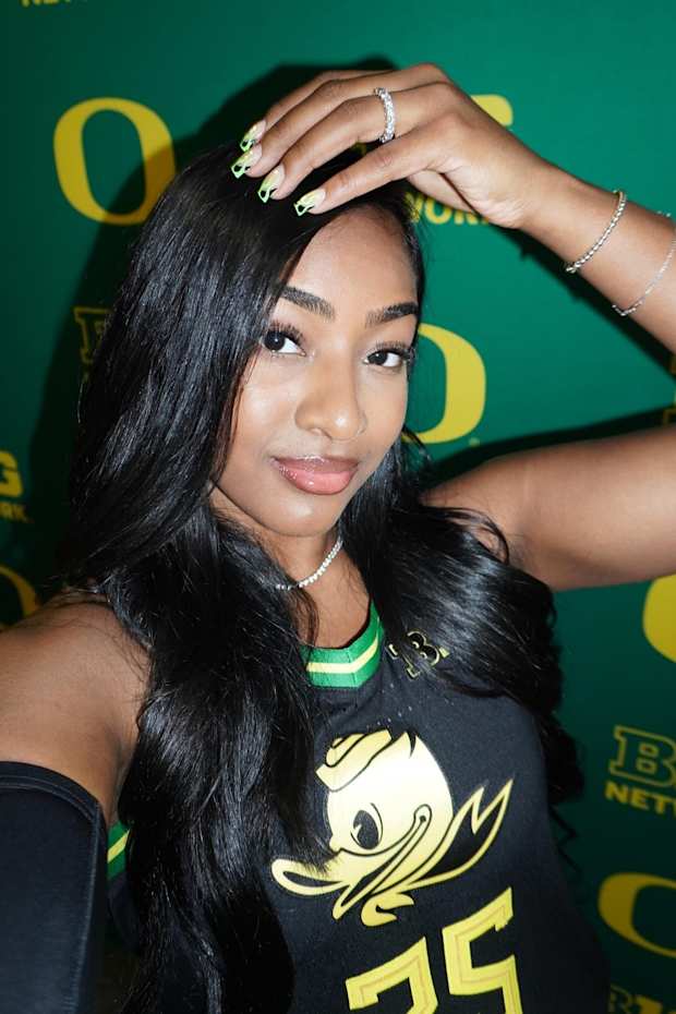 Deja Kelly's Leadership: Oregon Tournament Preview Deja Kelly's Leadership: Oregon Tournament Preview