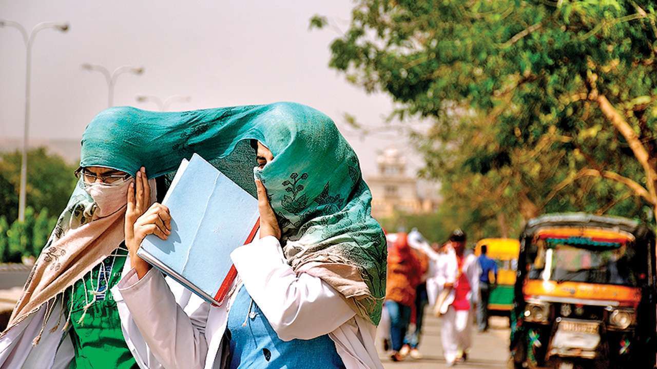 Delhi Issues Heatwave Advisory: Protect Yourself From Heatstroke Delhi Issues Heatwave Advisory: Protect Yourself From Heatstroke