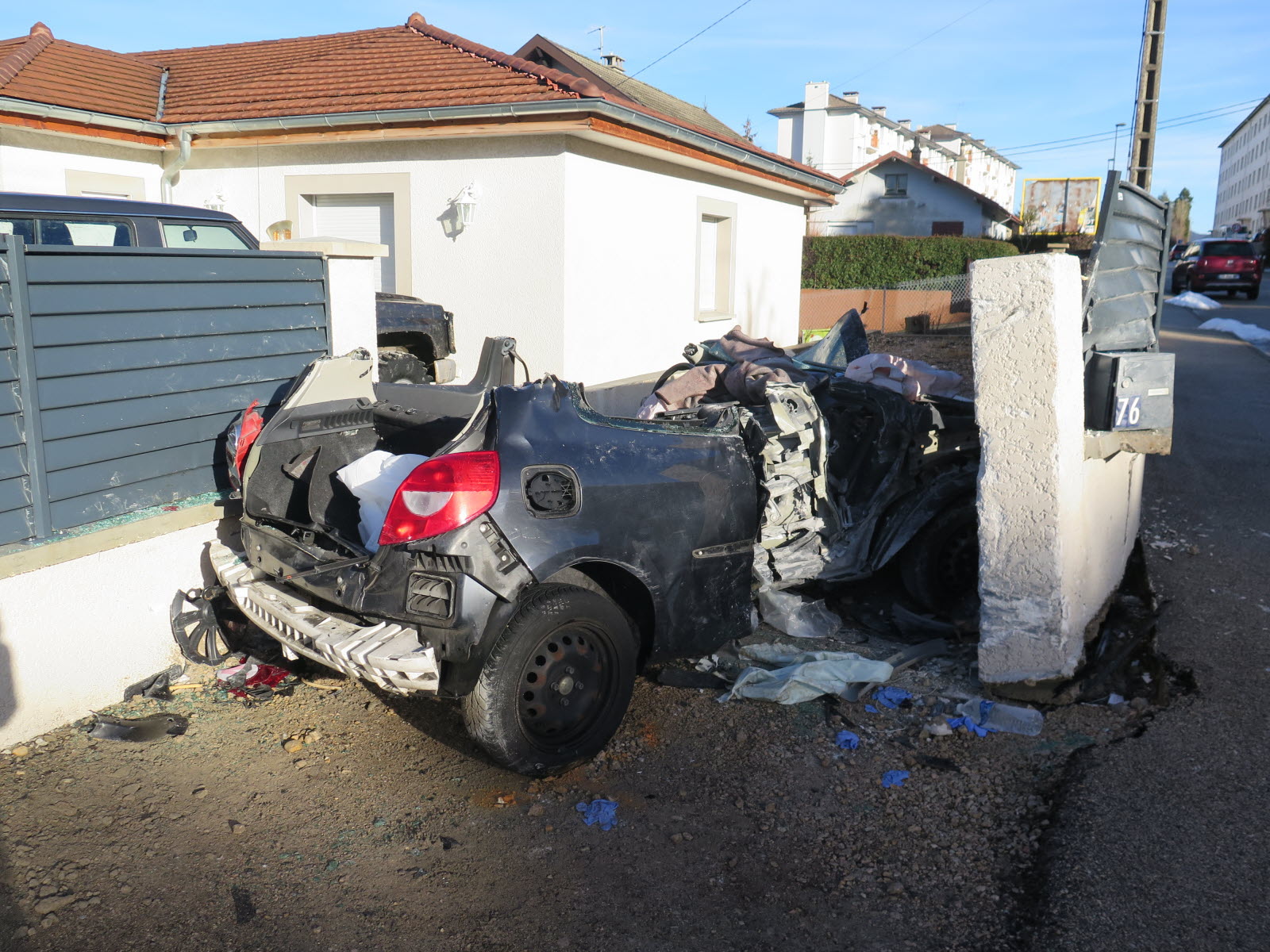 Dijon : Accident Rue Michel-Servet - Un Véhicule Percute Un Mur Dijon : Accident Rue Michel-Servet - Un Véhicule Percute Un Mur