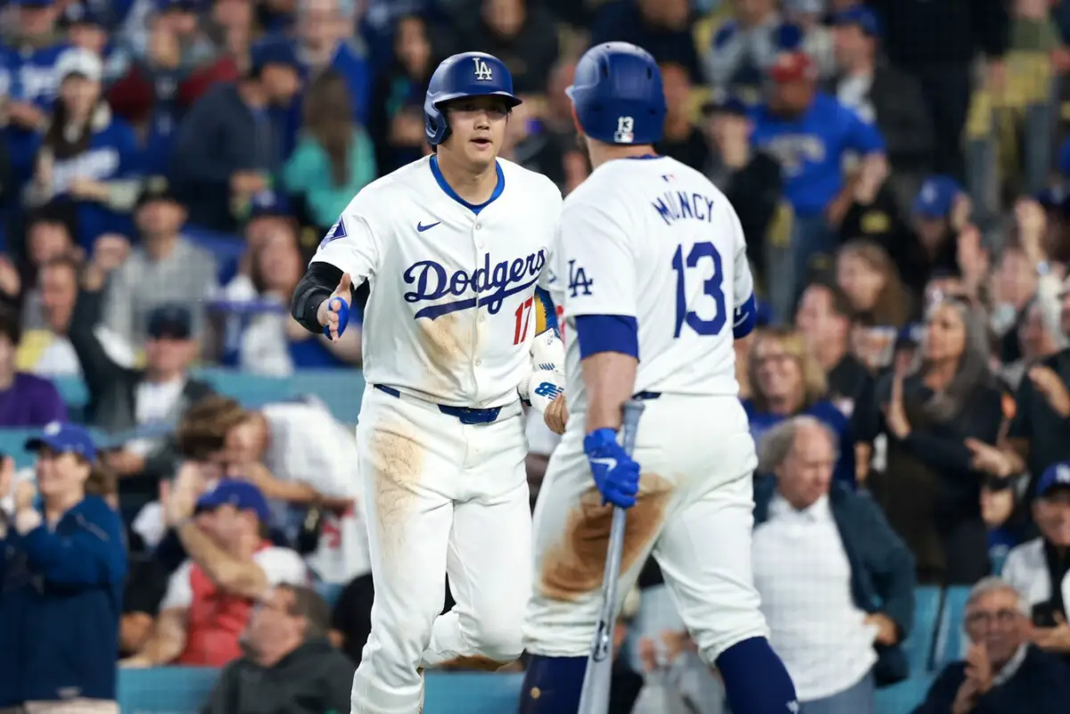 Dodgers' Muncy Abandons Torpedo Bat Following 3 At-Bats Dodgers' Muncy Abandons Torpedo Bat Following 3 At-Bats