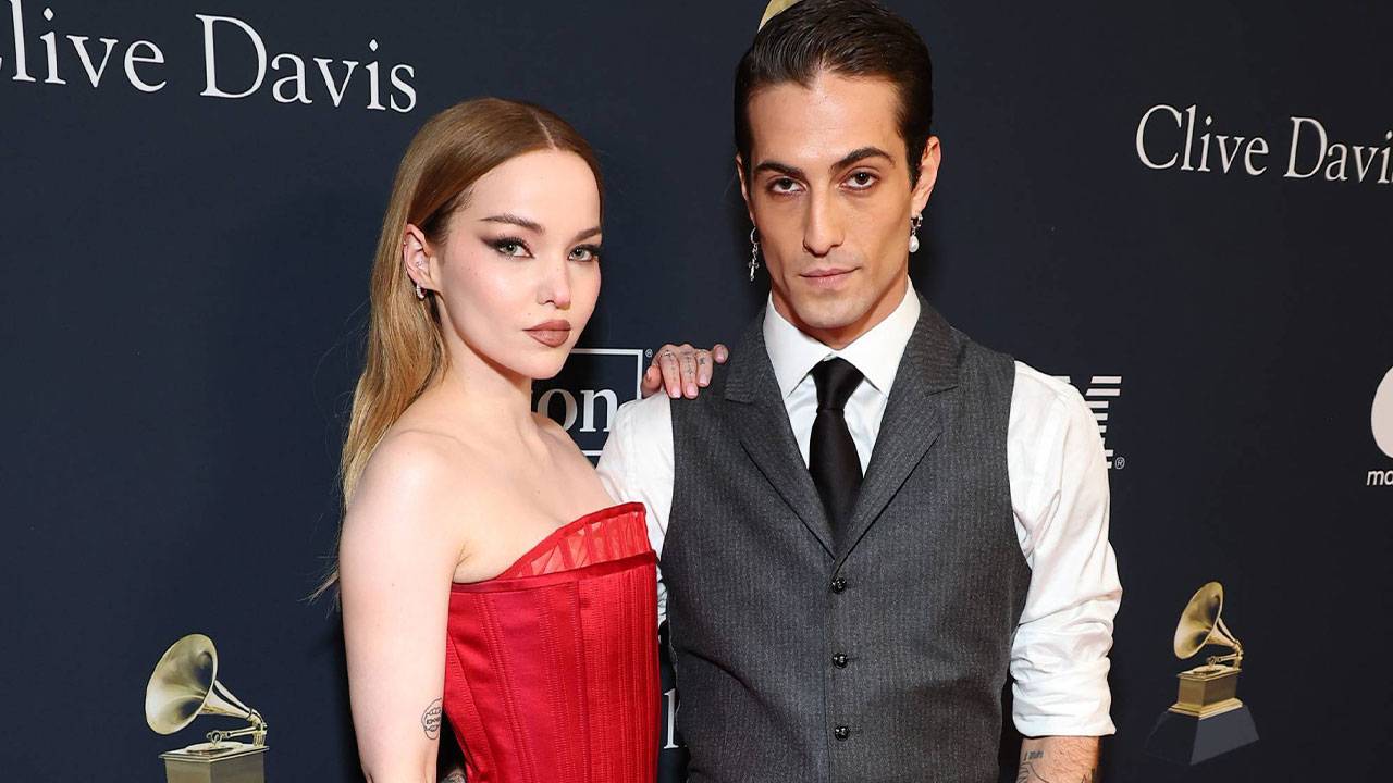 Dove Cameron & Damiano David's NYC Hand-Holding: New Tour News Sparks Romance Rumors Dove Cameron & Damiano David's NYC Hand-Holding: New Tour News Sparks Romance Rumors