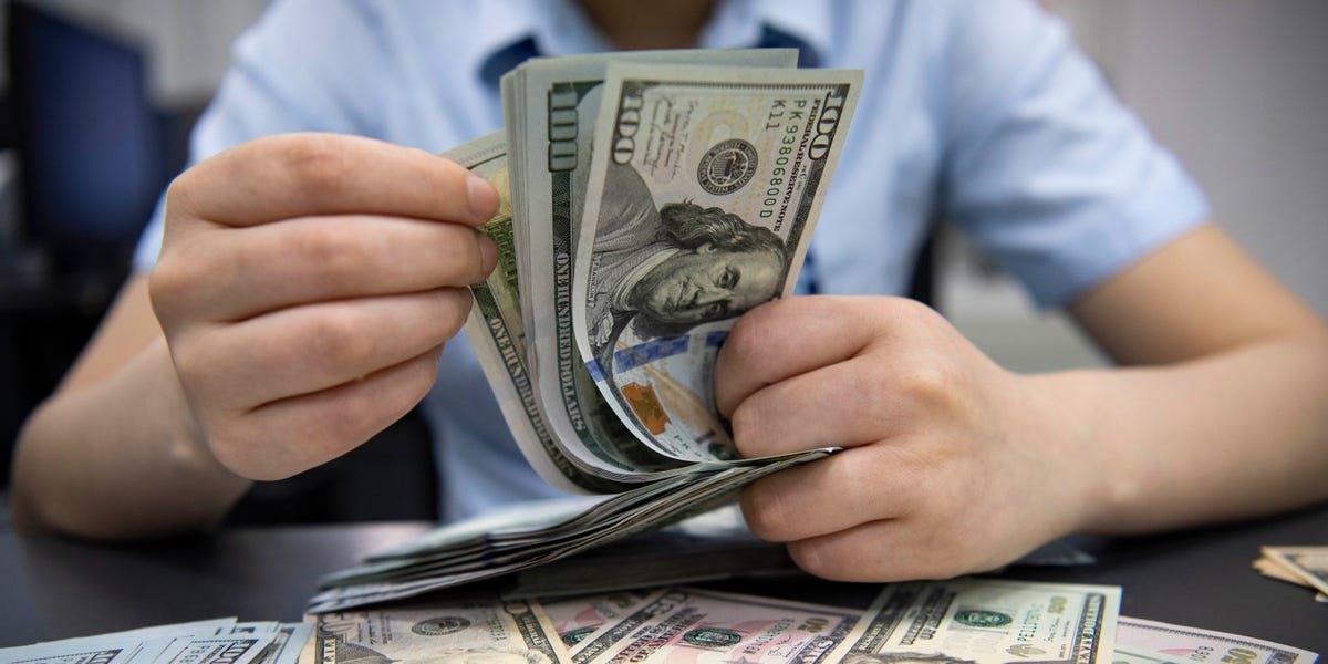 Dow Futures Fall: Moody's Downgrade Impacts Dollar And Markets Dow Futures Fall: Moody's Downgrade Impacts Dollar And Markets