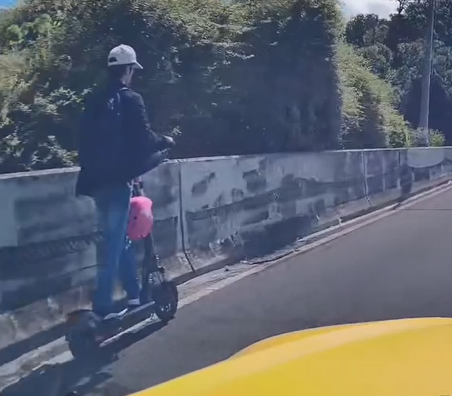 E-Scooter On Auckland's Southern Motorway: Dashcam Footage Of A Perilous Journey E-Scooter On Auckland's Southern Motorway: Dashcam Footage Of A Perilous Journey