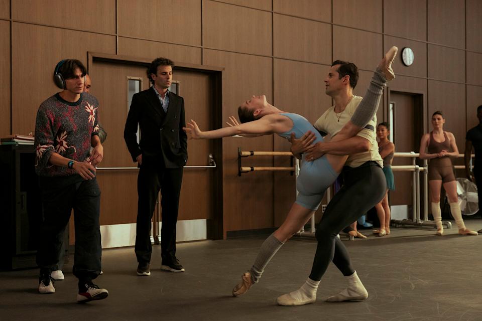 Étoile On Amazon Prime: Gideon Glick Steals The Show Étoile On Amazon Prime: Gideon Glick Steals The Show