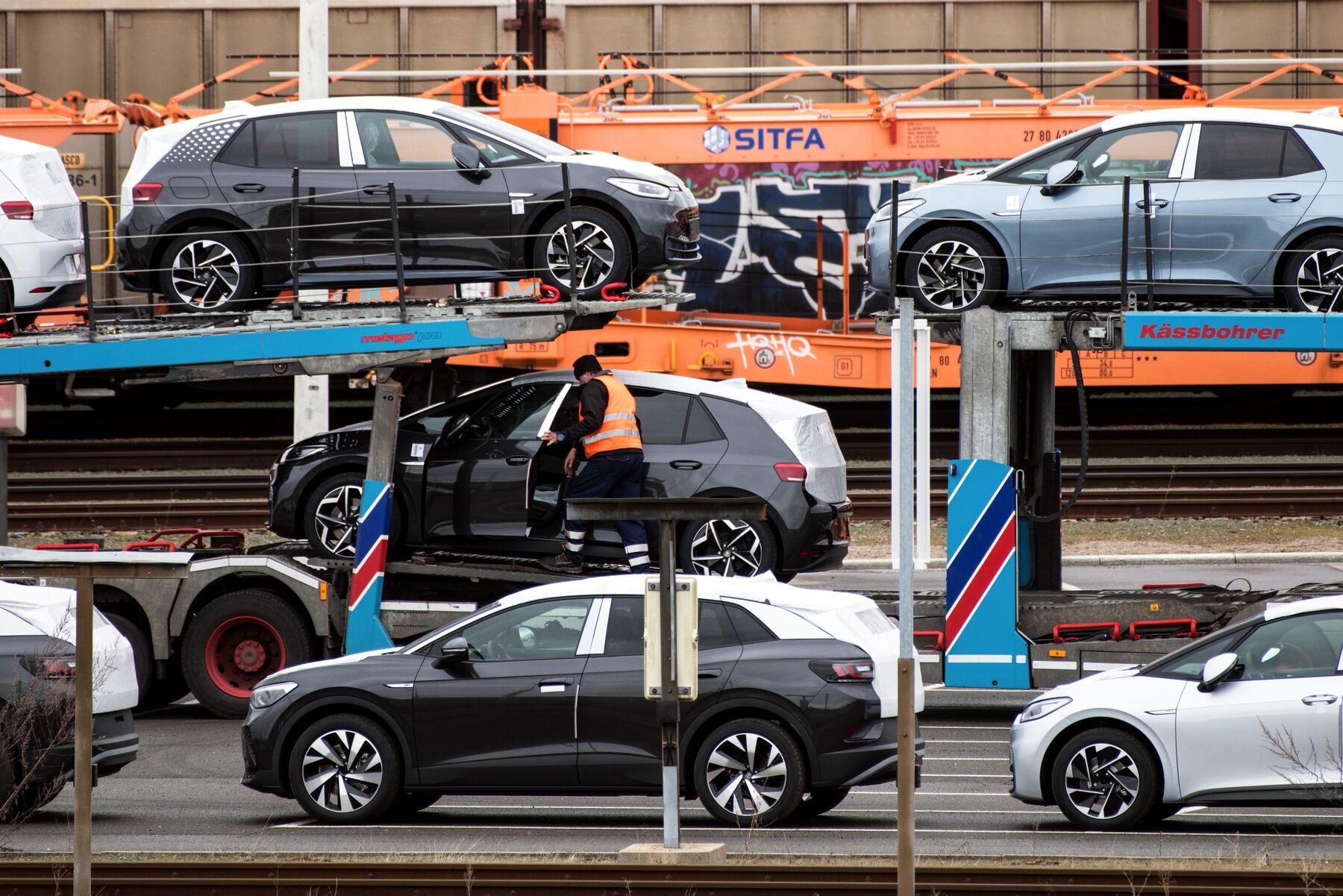 Europe's Car Industry Faces Headwinds Amidst Economic Slowdown Europe's Car Industry Faces Headwinds Amidst Economic Slowdown