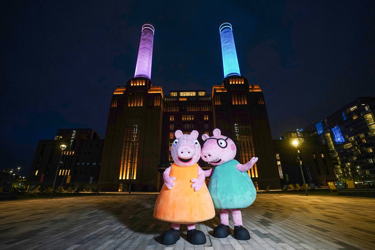 Exclusive: Mummy Pig's Gender Reveal Party At A Famous London Spot Exclusive: Mummy Pig's Gender Reveal Party At A Famous London Spot