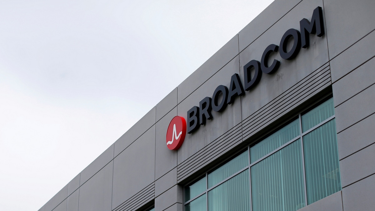Extreme Price Increase: Broadcom's VMware Acquisition Sparks AT&T Outcry Extreme Price Increase: Broadcom's VMware Acquisition Sparks AT&T Outcry