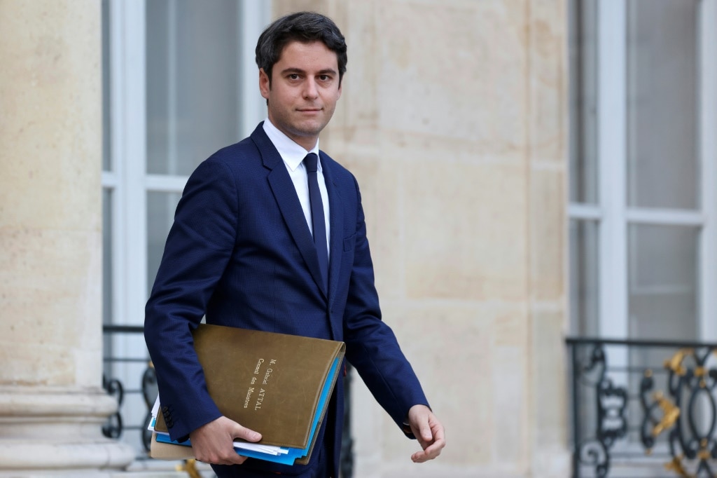 Former French PM Criticizes Macron's Decisions Former French PM Criticizes Macron's Decisions