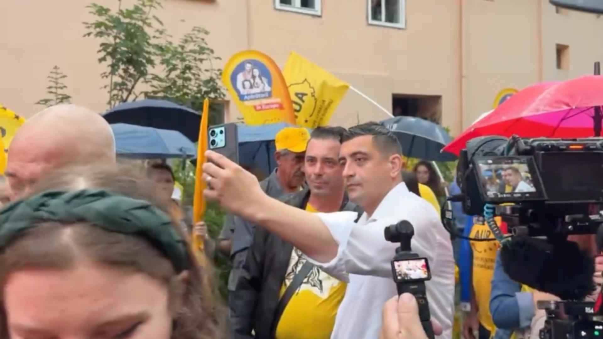 Frații Tate: Baie De Mulțime La Întoarcerea În România - VIDEO Frații Tate: Baie De Mulțime La Întoarcerea În România - VIDEO