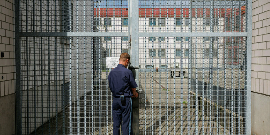Gefängnis Für Angeklagte Wegen Notenmanipulation An NRW-Universität Gefängnis Für Angeklagte Wegen Notenmanipulation An NRW-Universität